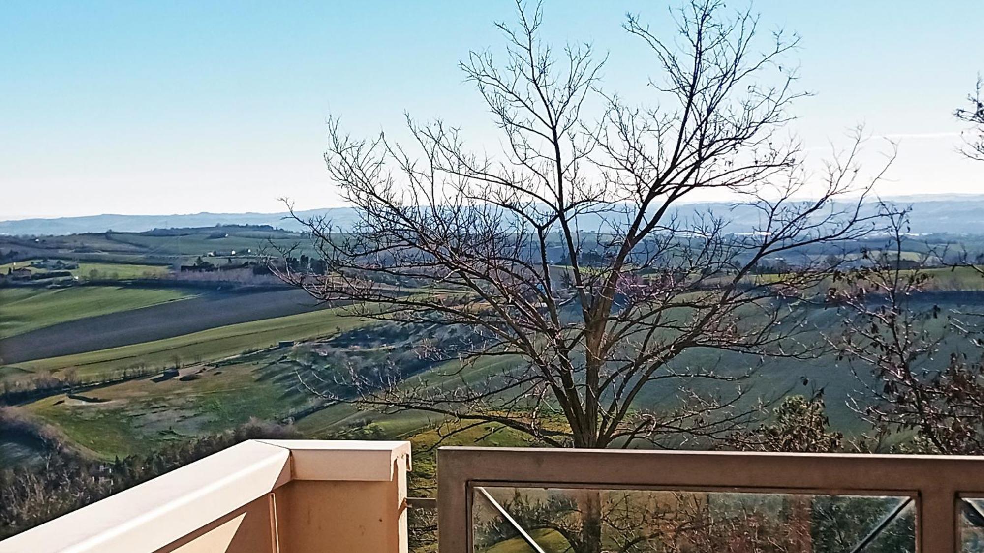 Appartamento Che Vista! Affittacamere Mombaroccio Buitenkant foto